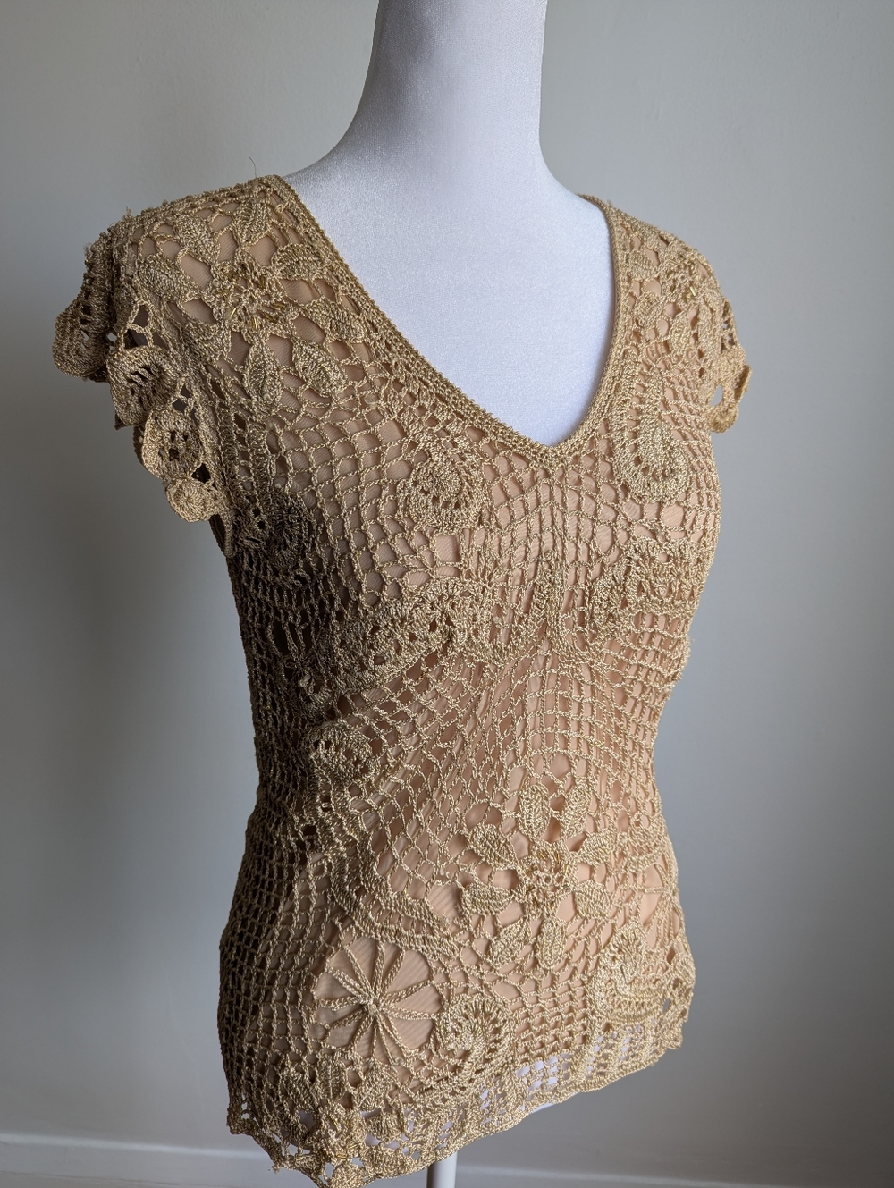 Vintage Y2K Crochet Lace Flutter Sleeve Ethereal Fairycore Beaded Top in Gold S